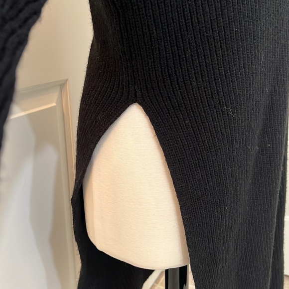 ZARA Single Arm Poncho - Picture 5 of 7